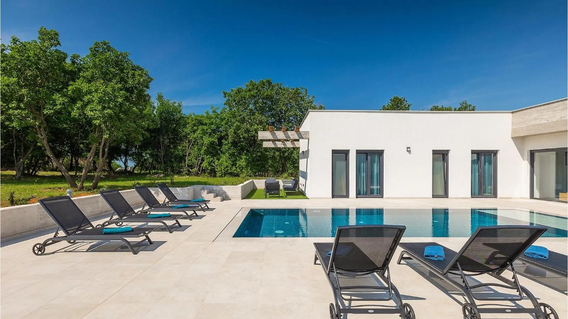 Holiday home Villa Bateli Zeliski